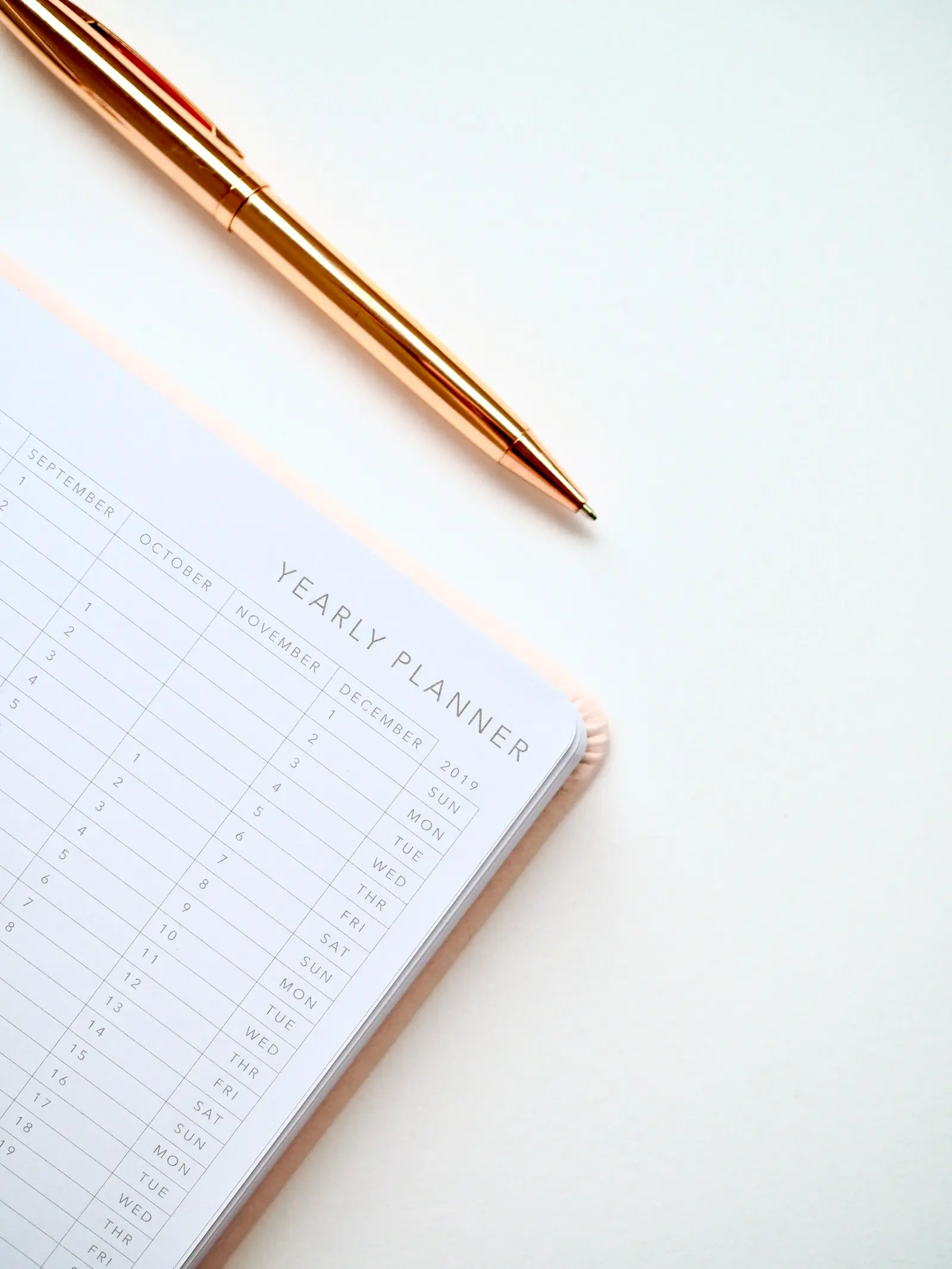 Carnet de planification ouvert pour préparer les questions avant un projet digital